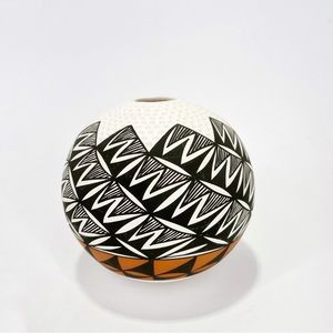 Garcia Acoma NM Handmade New Mexico Pottery Round Vase Seed Pot Native American